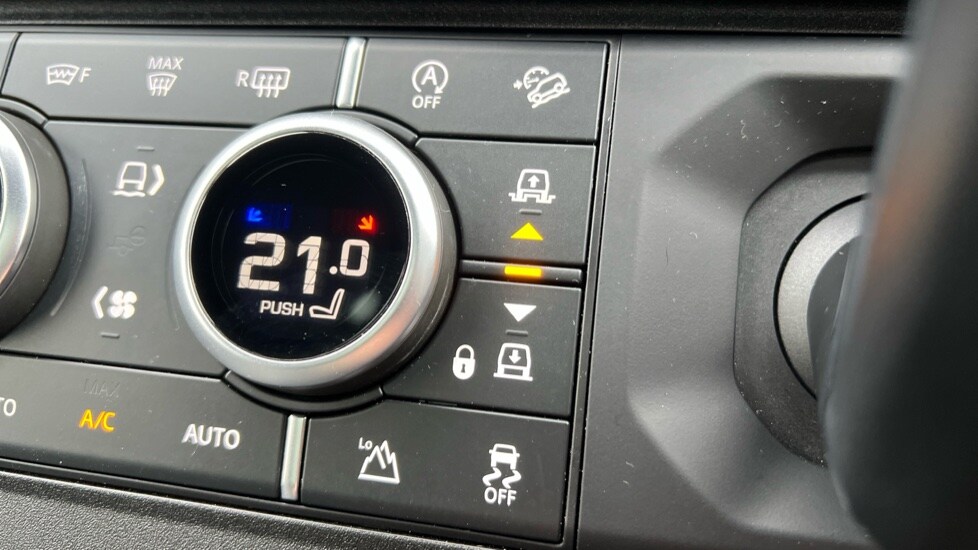 Used Land Rover Defender 2021 for sale - 76773218: Photo 63