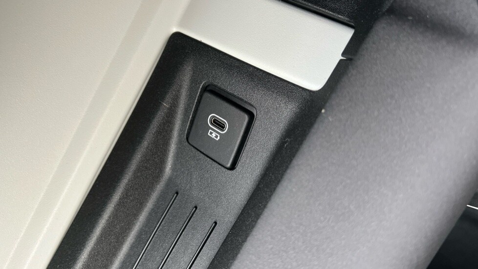 Used Land Rover Defender 2021 for sale - 76773218: Photo 69