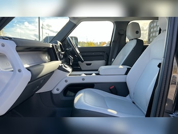 Used Land Rover Defender 2024 for sale - 76297528: Photo