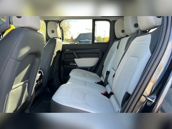 Used Land Rover Defender 2024 for sale - 76297528: Photo