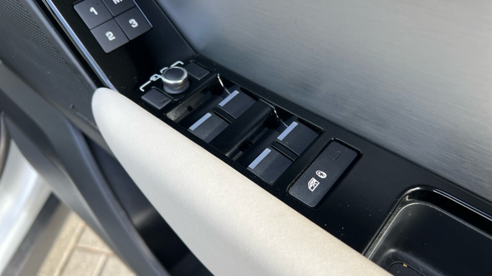 Used Land Rover Range Rover Velar 2022 for sale - 76338955: Photo 41