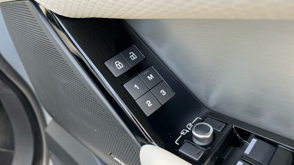 Used Land Rover Range Rover Velar 2022 for sale - 76338955: Photo 42