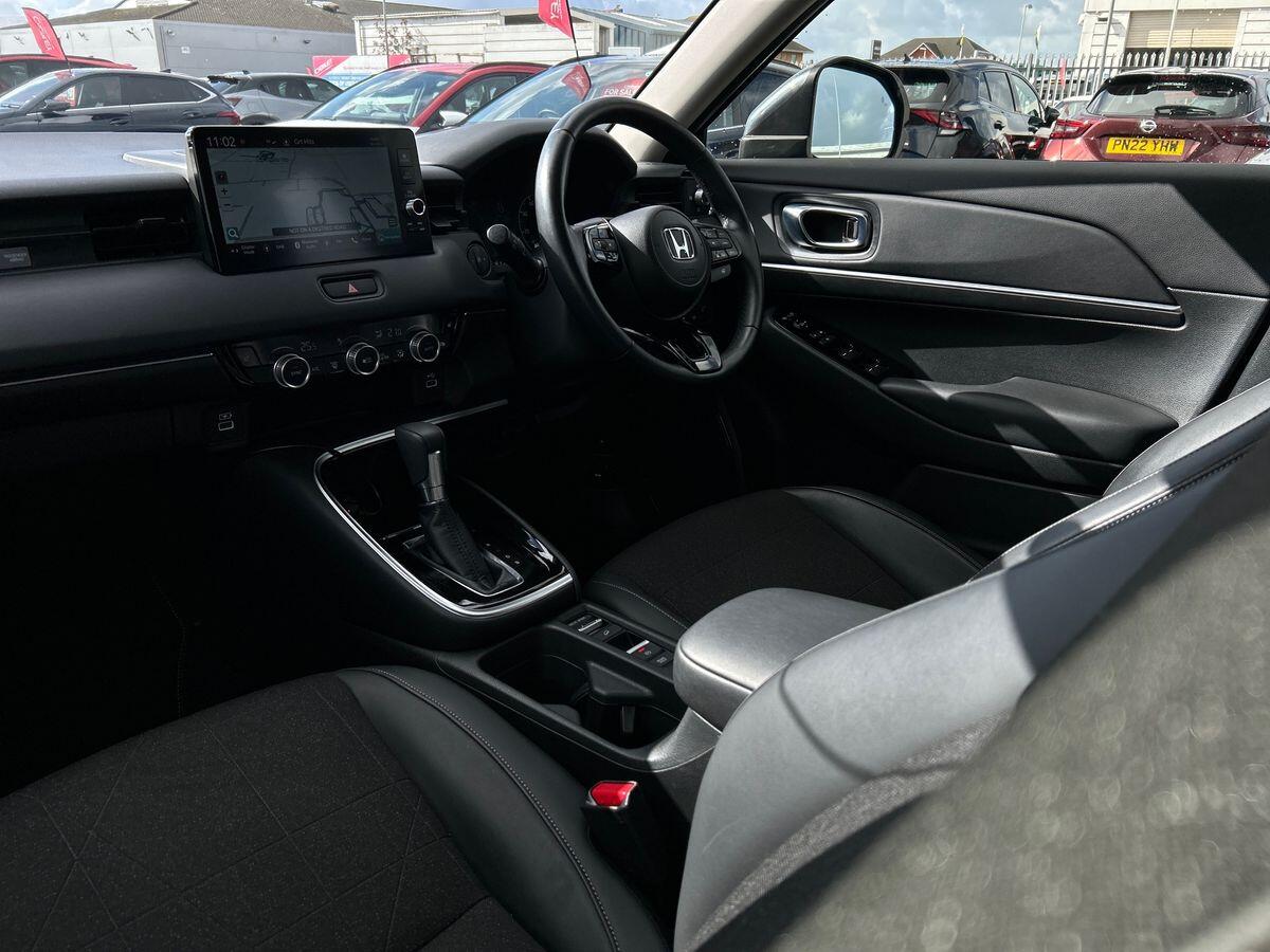 Used Honda HR-V 2022 for sale - 76300136: Photo 2