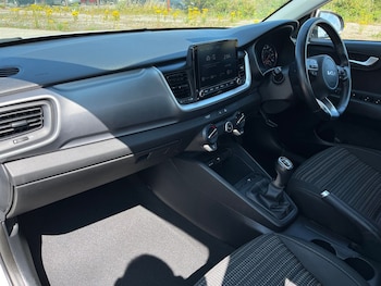 Used Kia Stonic 2023 for sale - 79266458: Photo