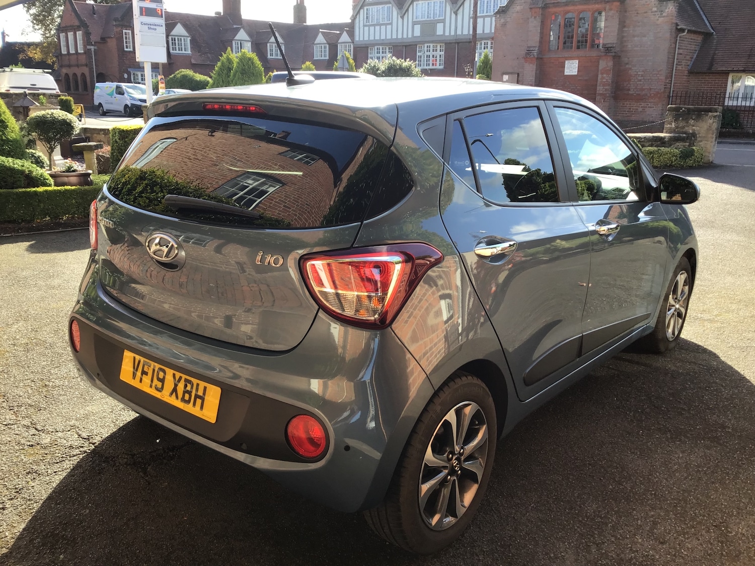 Used Hyundai i10 2019 for sale - 75908759: Photo 2