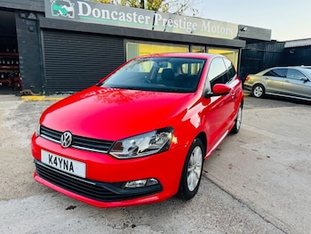 Used Volkswagen Polo 2015 for sale - 76454680: Photo