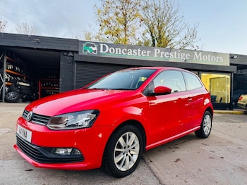 Used Volkswagen Polo 2015 for sale - 76454680: Photo