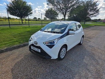 2019 (19) - 1.0 VVT-i X-Play 5dr