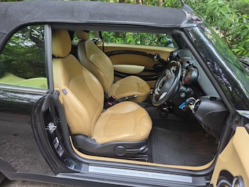 Used MINI Convertible 2009 for sale - 75401222: Photo