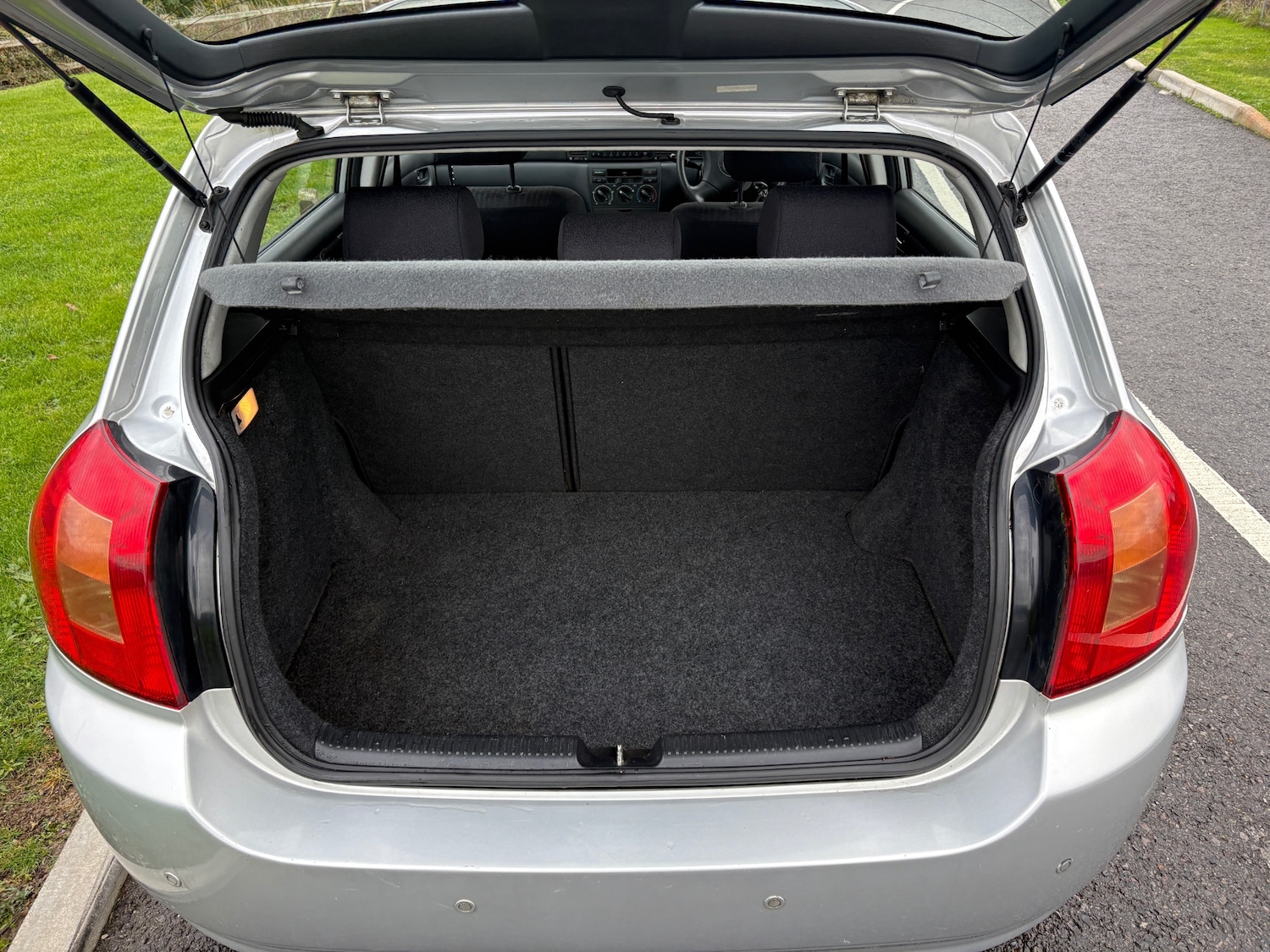 Used Toyota Corolla 2004 for sale - 76565025: Photo 9