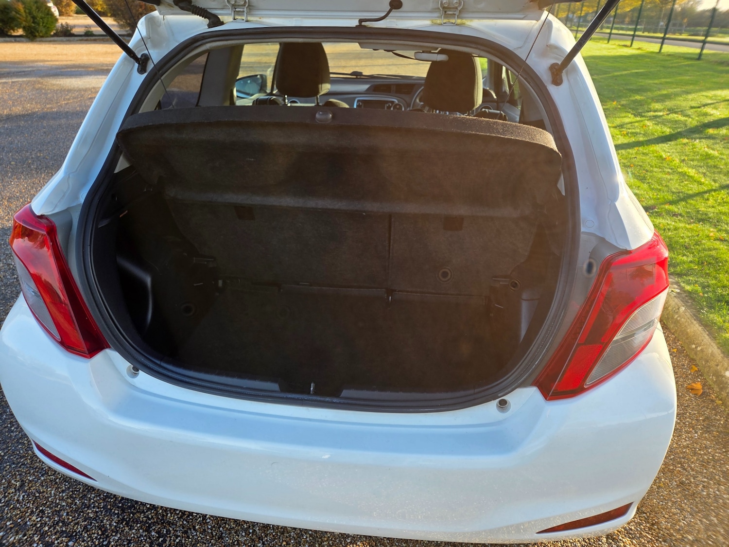 Used Toyota Yaris 2012 for sale - 76413057: Photo 13