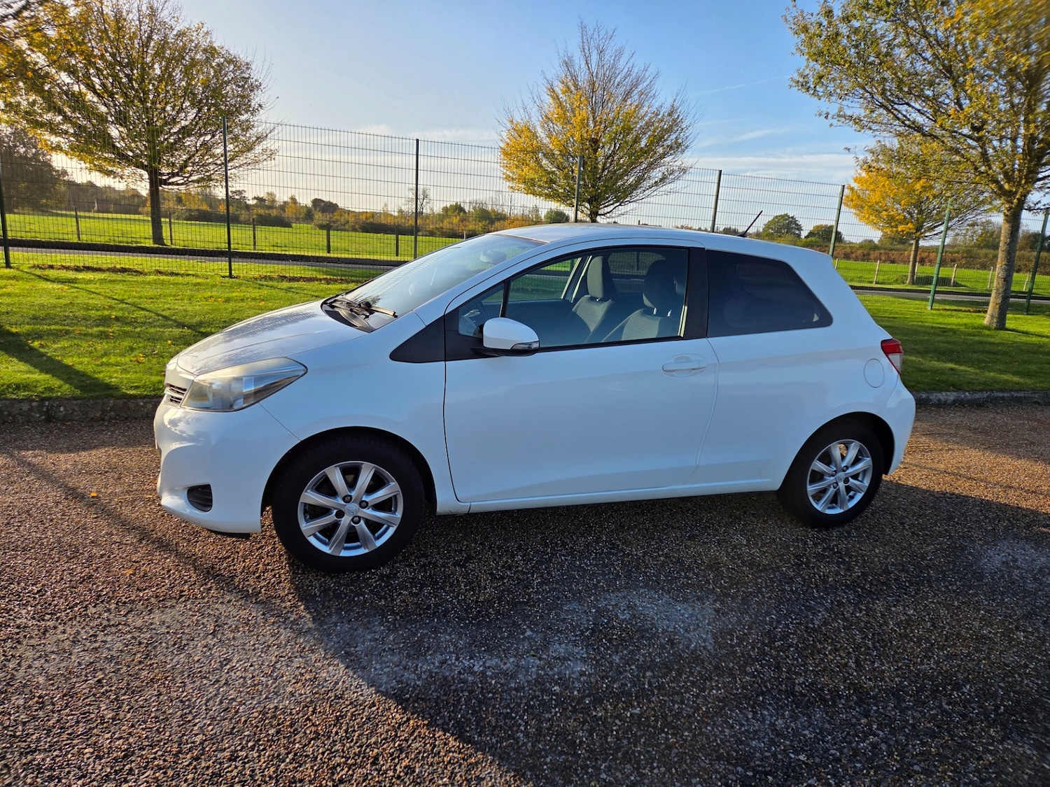 Used Toyota Yaris 2012 for sale - 76413057: Photo 2