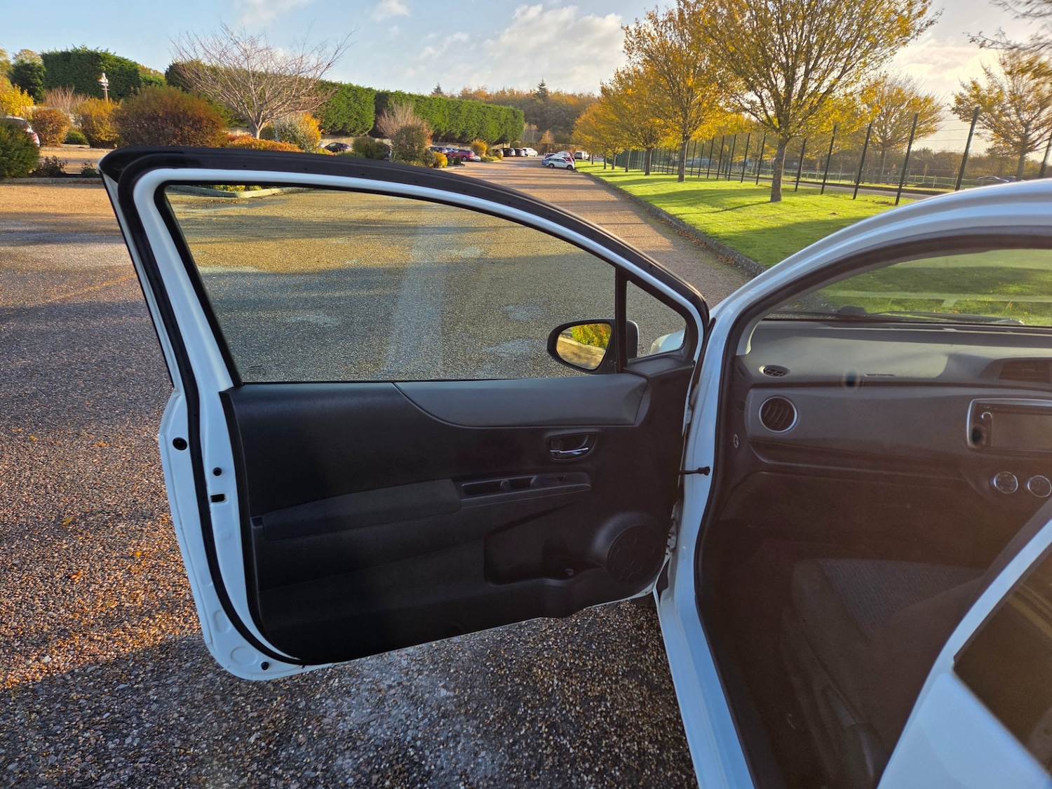 Used Toyota Yaris 2012 for sale - 76413057: Photo 32