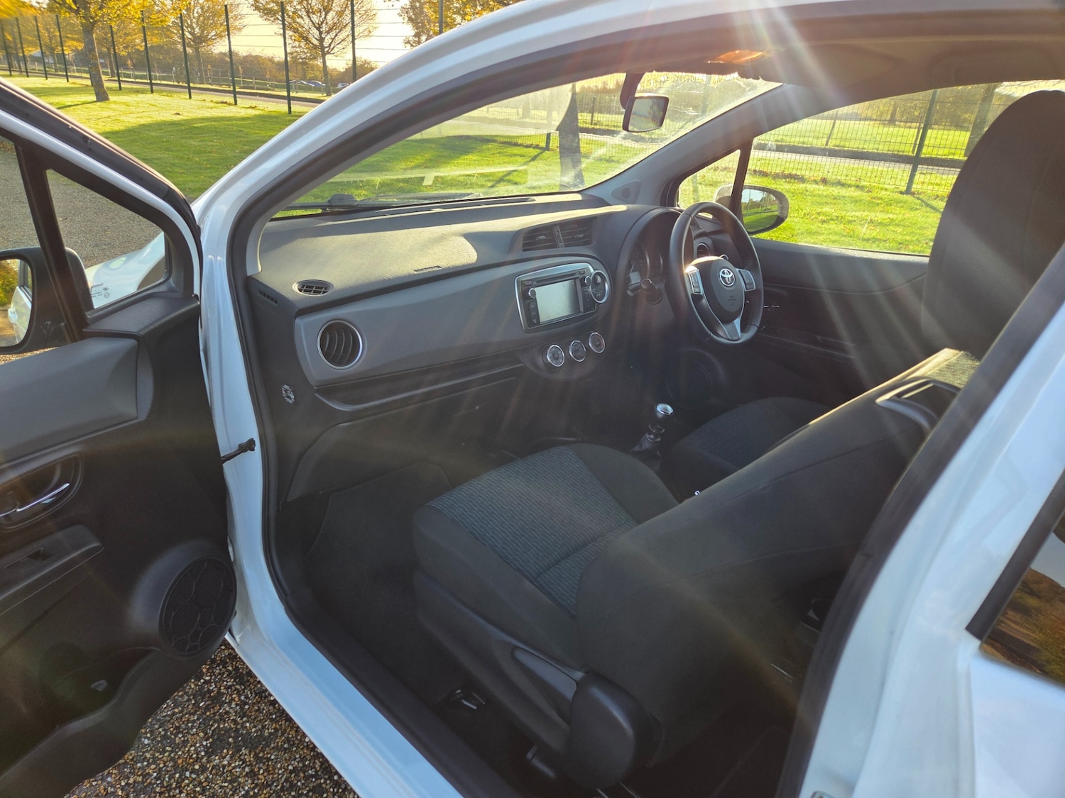 Used Toyota Yaris 2012 for sale - 76413057: Photo 33