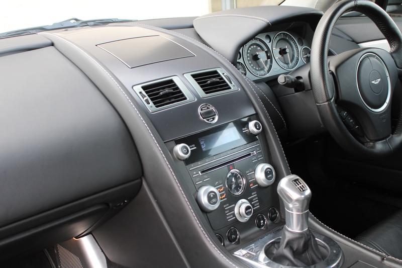 Used Aston Martin Vantage 2010 for sale - 76545319: Photo 19