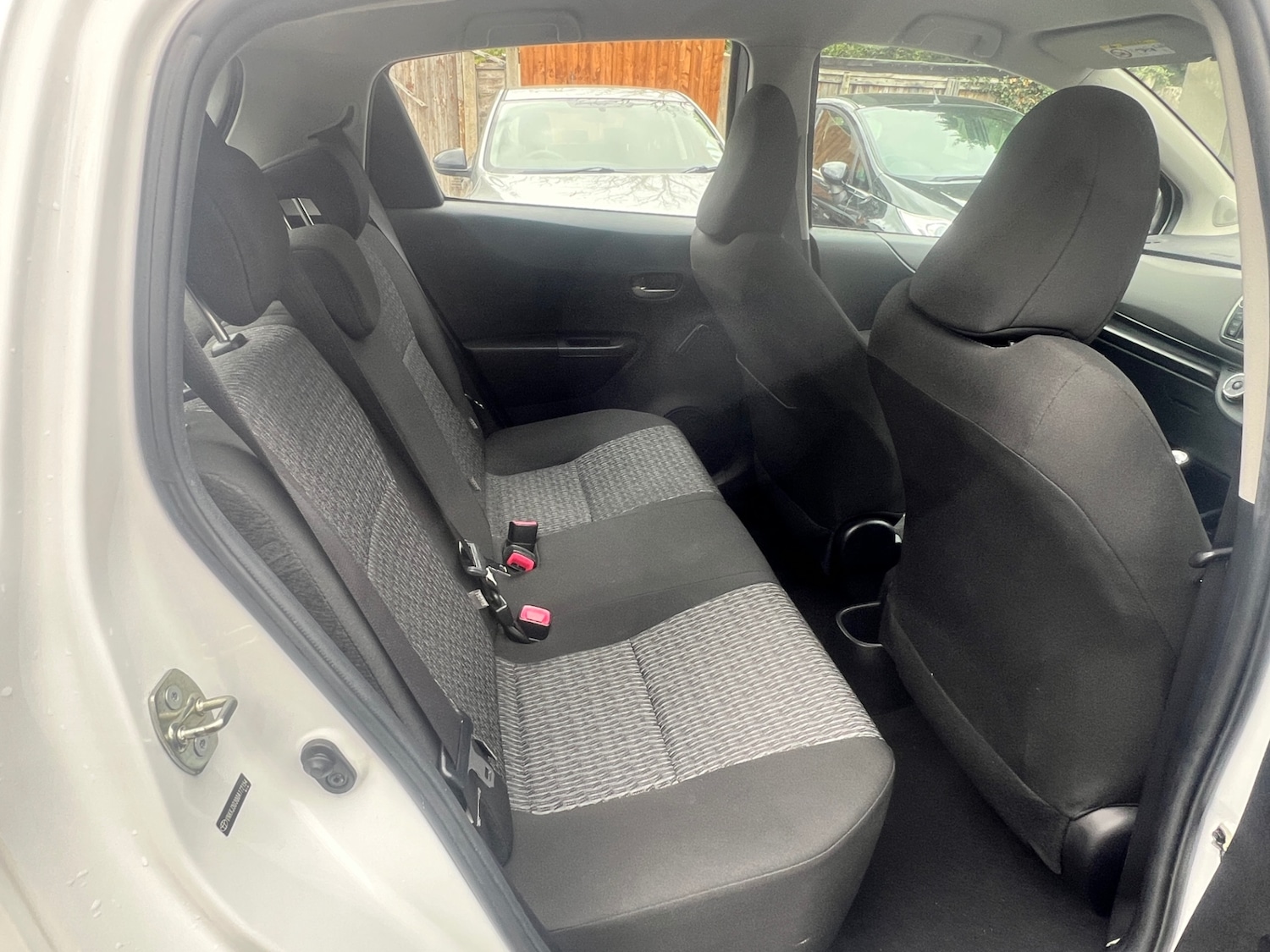 Used Toyota Yaris 2013 for sale - 76243239: Photo 27