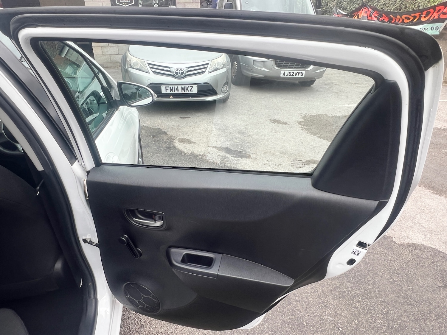 Used Toyota Yaris 2013 for sale - 76243239: Photo 30