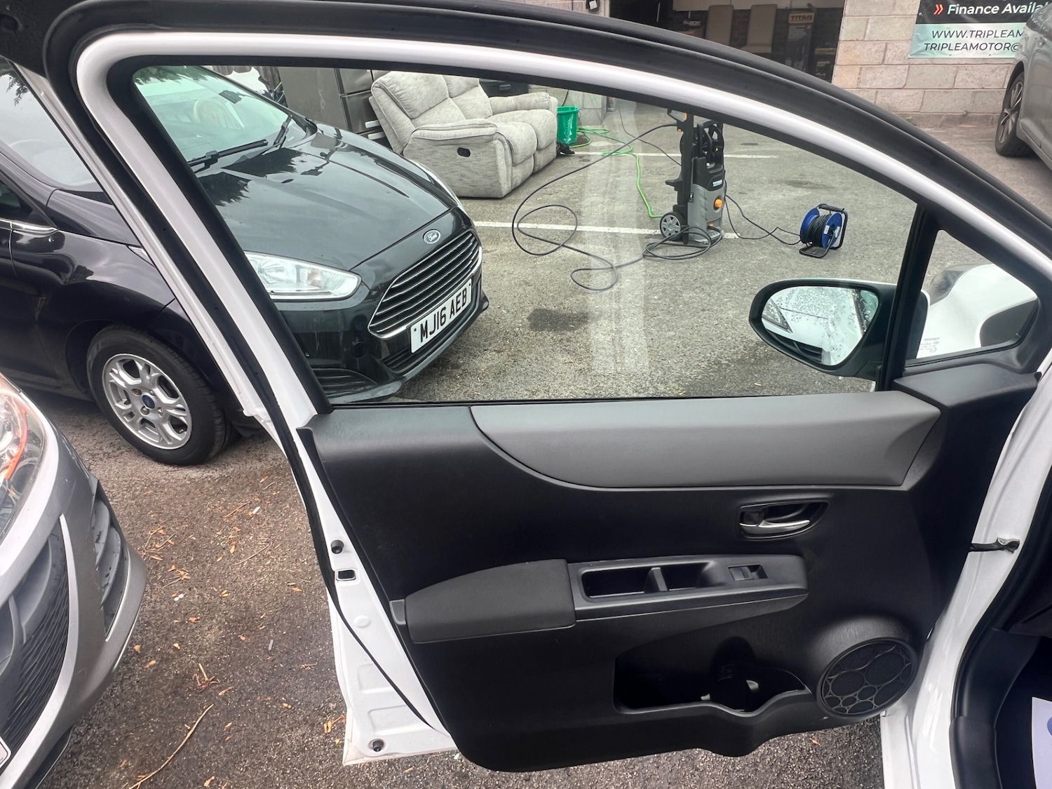 Used Toyota Yaris 2013 for sale - 76243239: Photo 31