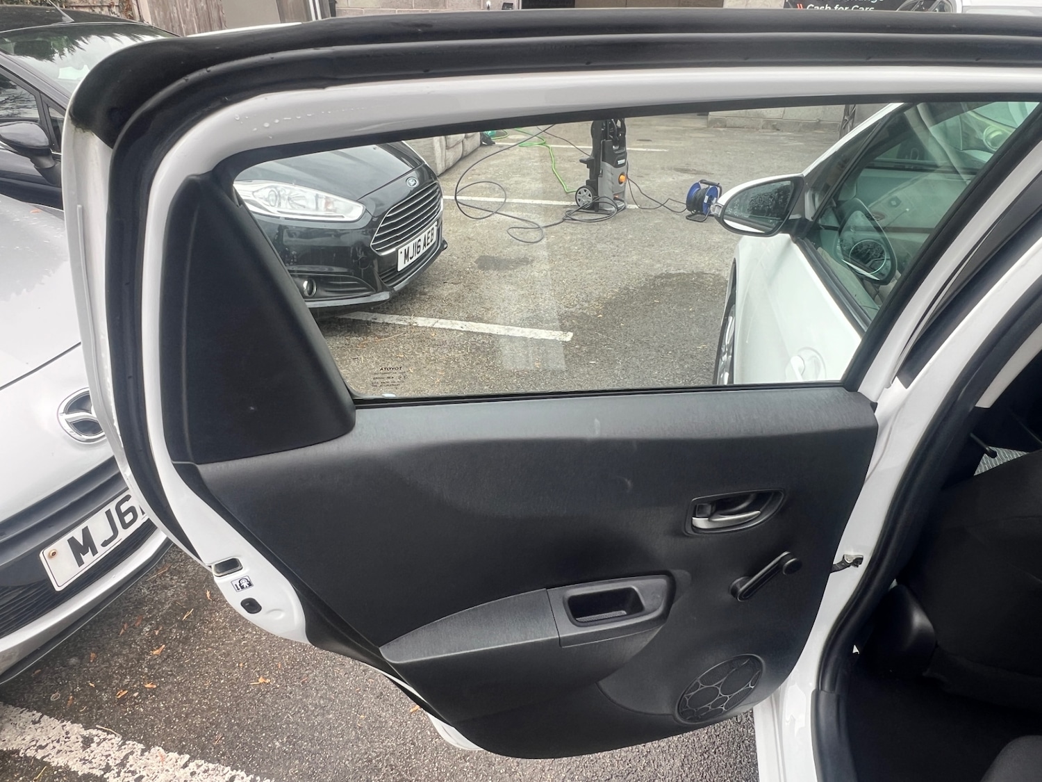 Used Toyota Yaris 2013 for sale - 76243239: Photo 32