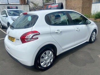 Used Peugeot 208 2015 for sale - 75306235: Photo