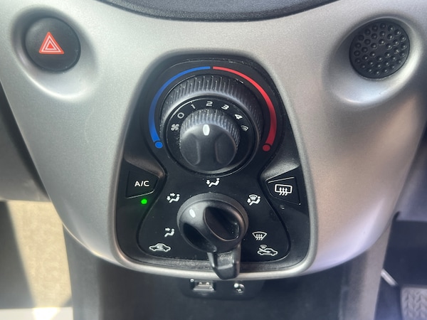 Used Toyota AYGO 2015 for sale - 75681624: Photo 21