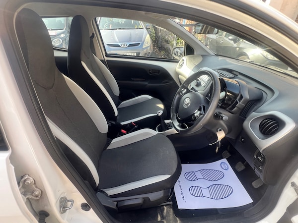 Used Toyota AYGO 2015 for sale - 75681624: Photo 25