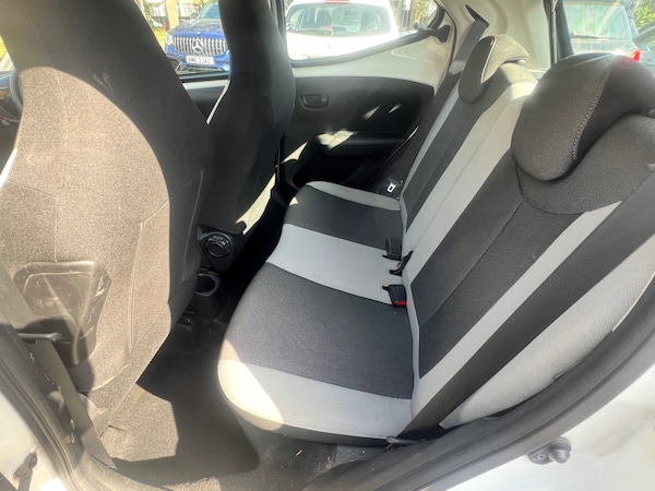 Used Toyota AYGO 2015 for sale - 75681624: Photo 28