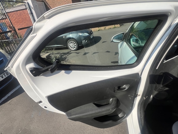 Used Toyota AYGO 2015 for sale - 75681624: Photo 32