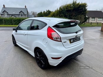 Used Ford Fiesta 2017 for sale - 78417802: Photo