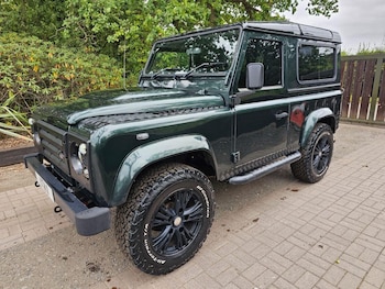 Land Rover - Defender 90