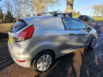 Used Ford Fiesta 2015 for sale - 77135733: Photo