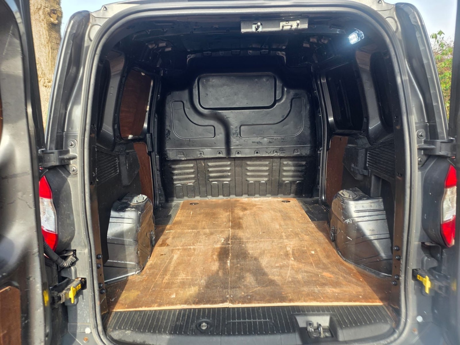 Used Ford Transit Courier 2018 for sale - 78059417: Photo 12