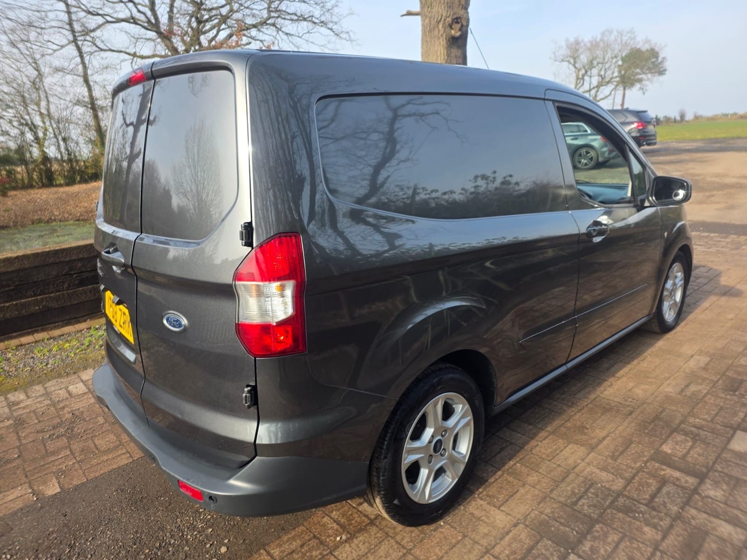 Used Ford Transit Courier 2018 for sale - 78059417: Photo 2