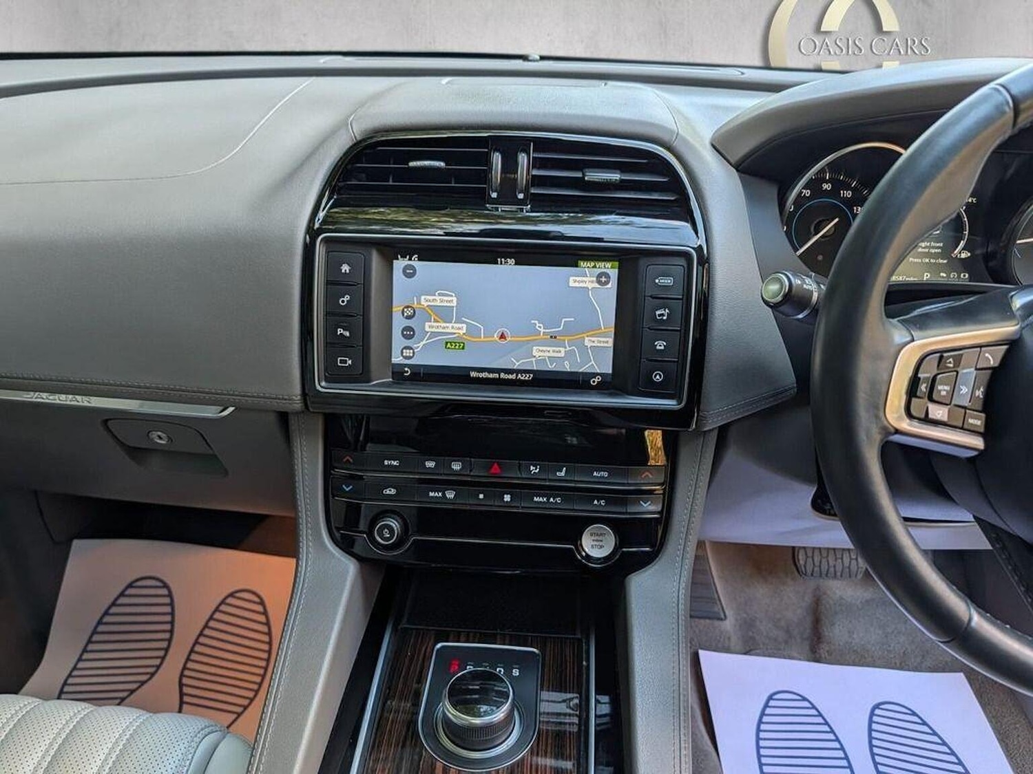 Used Jaguar F-Pace 2017 for sale - 76070411: Photo 9