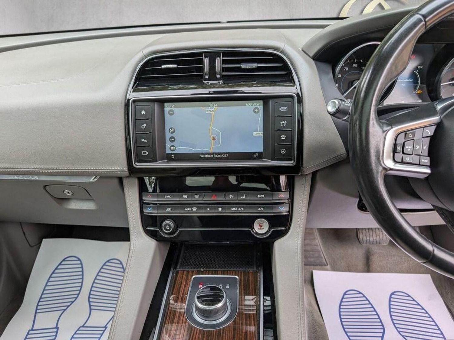 Used Jaguar F-Pace 2018 for sale - 76397032: Photo 11