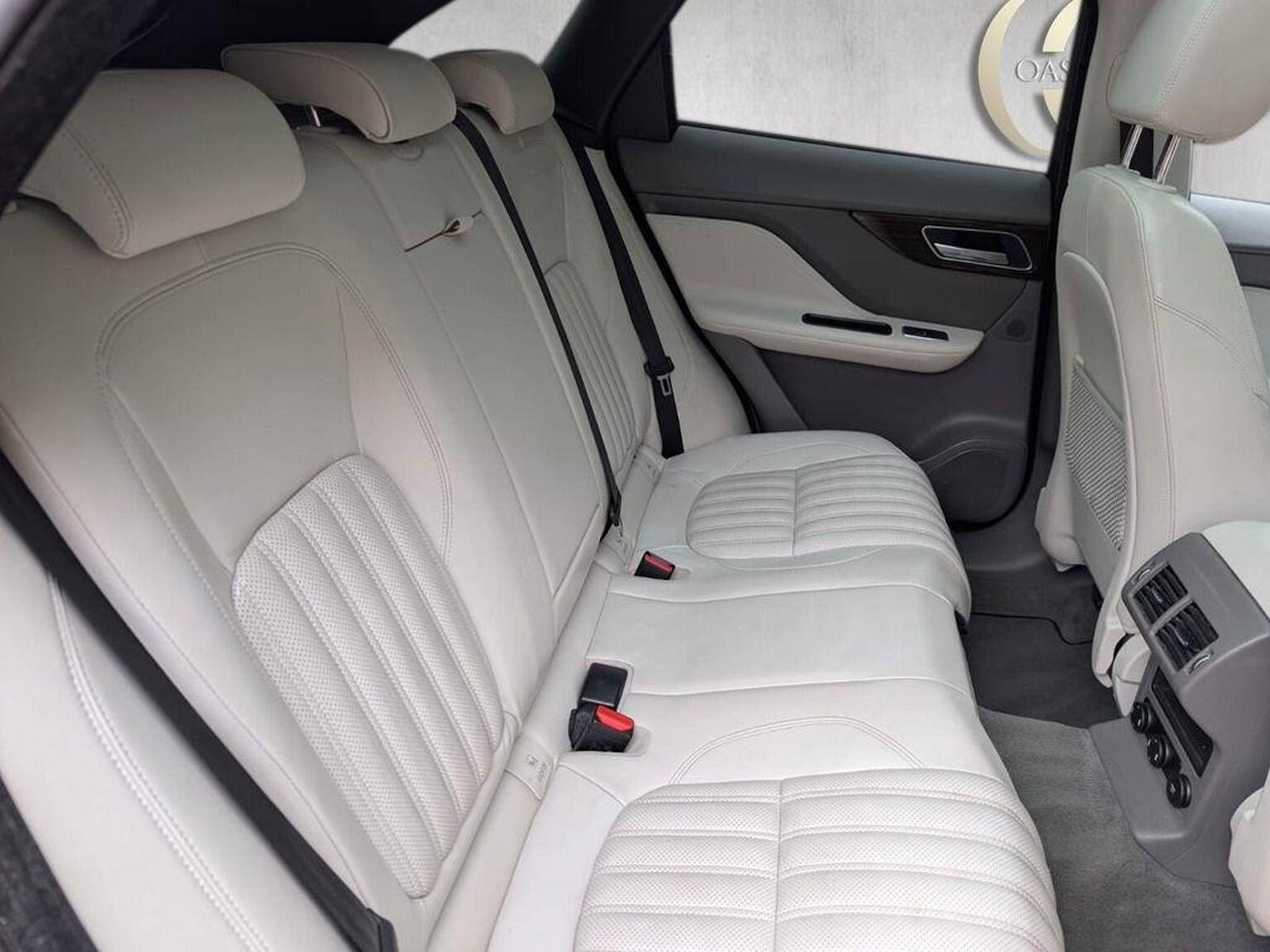 Used Jaguar F-Pace 2018 for sale - 76397032: Photo 9