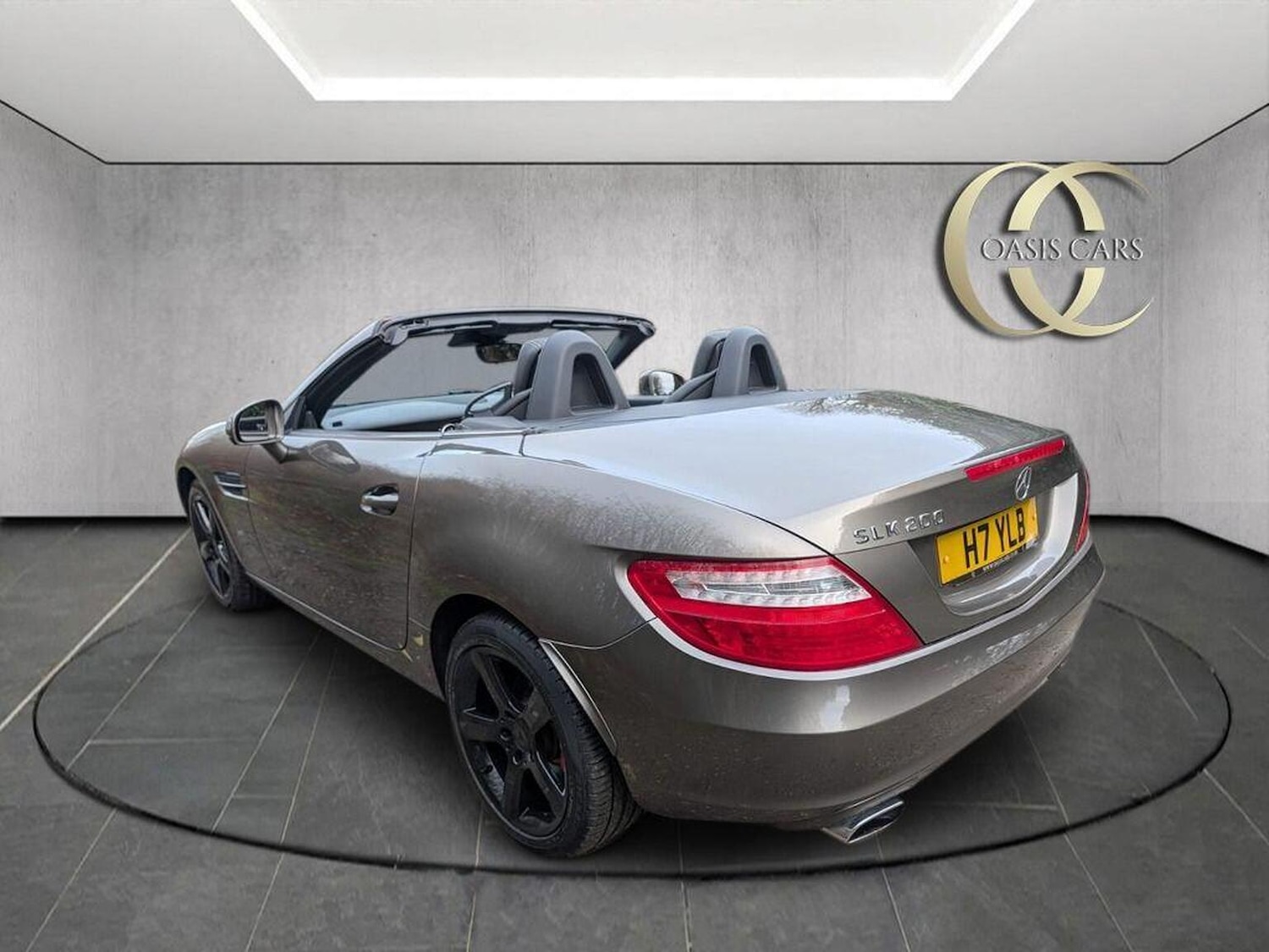 Used Mercedes-Benz SLK 2011 for sale - 76837079: Photo 2