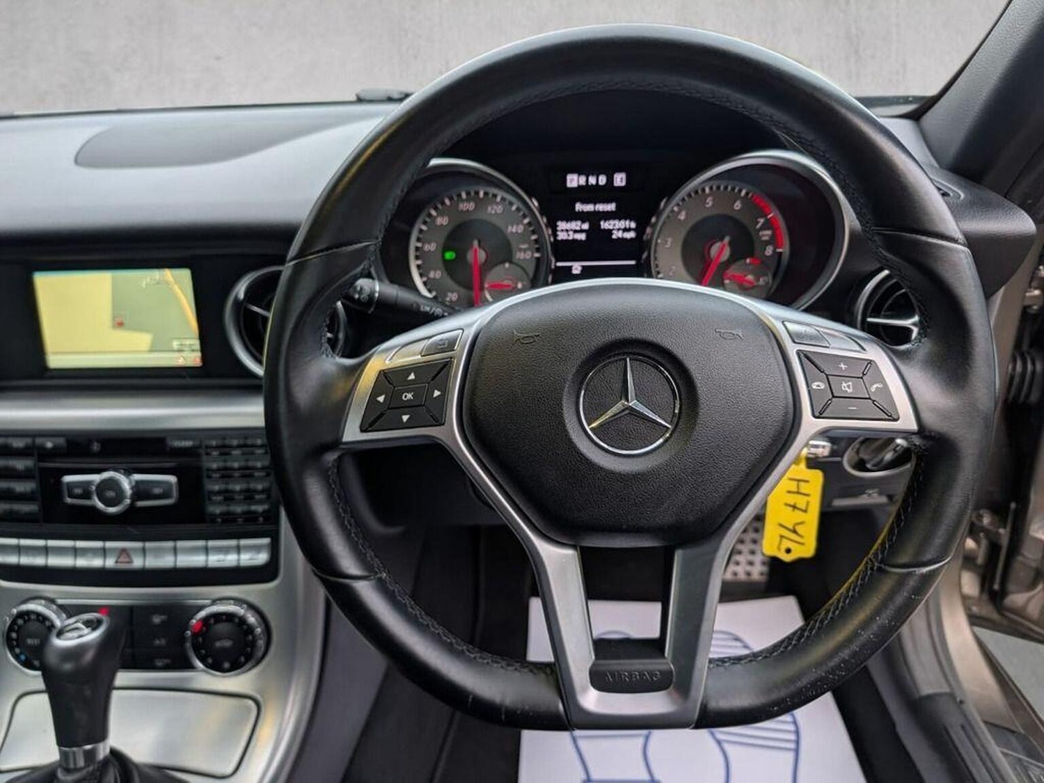 Used Mercedes-Benz SLK 2011 for sale - 76837079: Photo 5