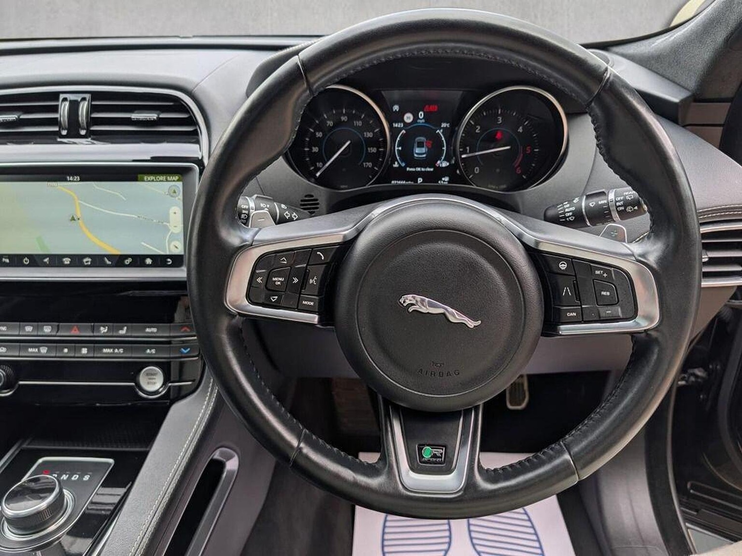 Used Jaguar F-Pace 2018 for sale - 76011304: Photo 6