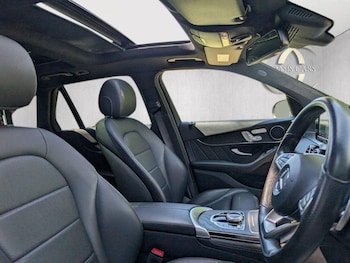 Used Mercedes-Benz GLC 2018 for sale - 76164575: Photo 2