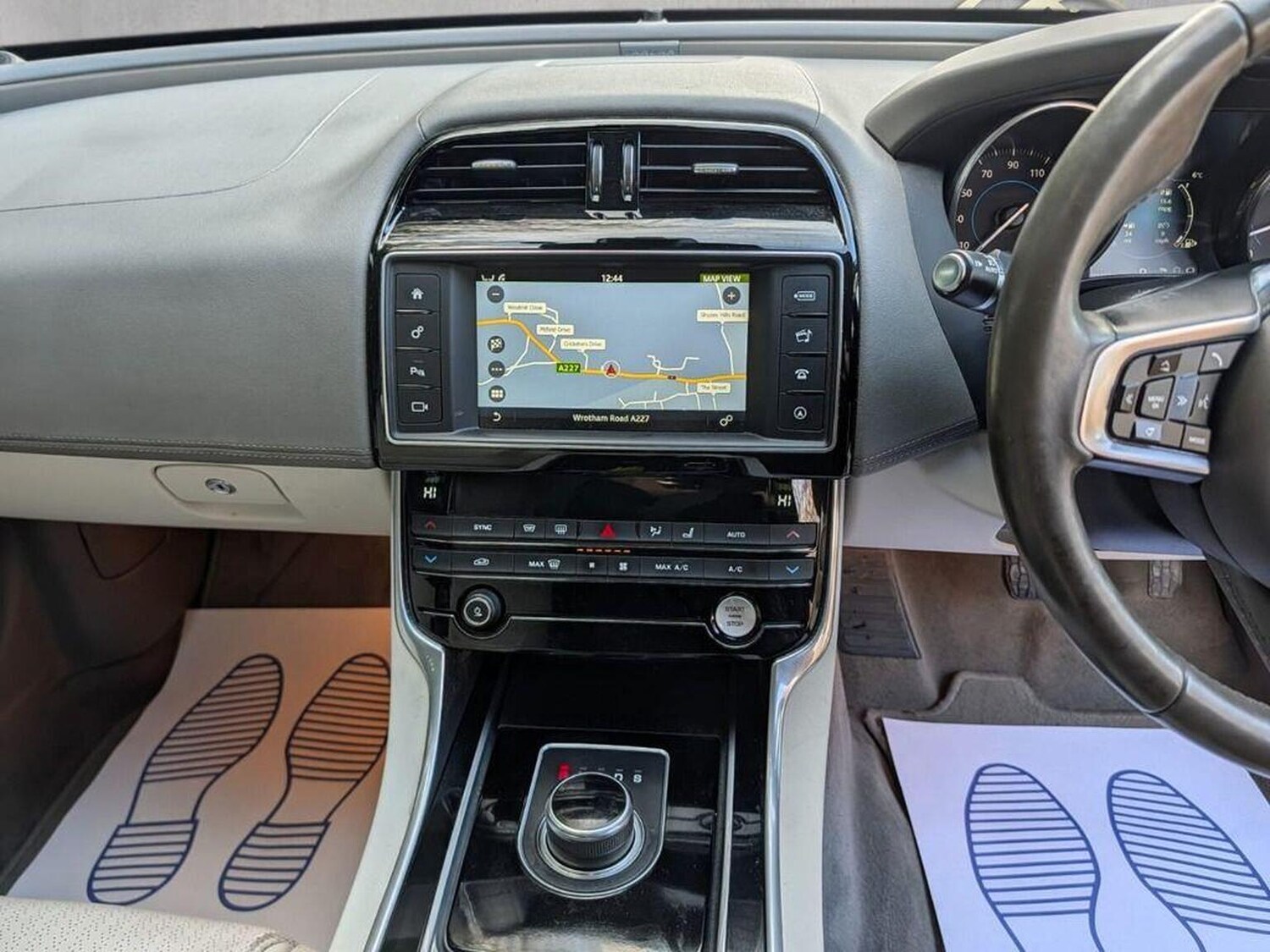 Used Jaguar XE 2017 for sale - 77423432: Photo 10