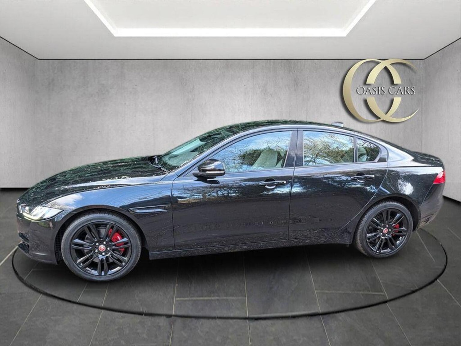 Used Jaguar XE 2017 for sale - 77423432: Photo 4