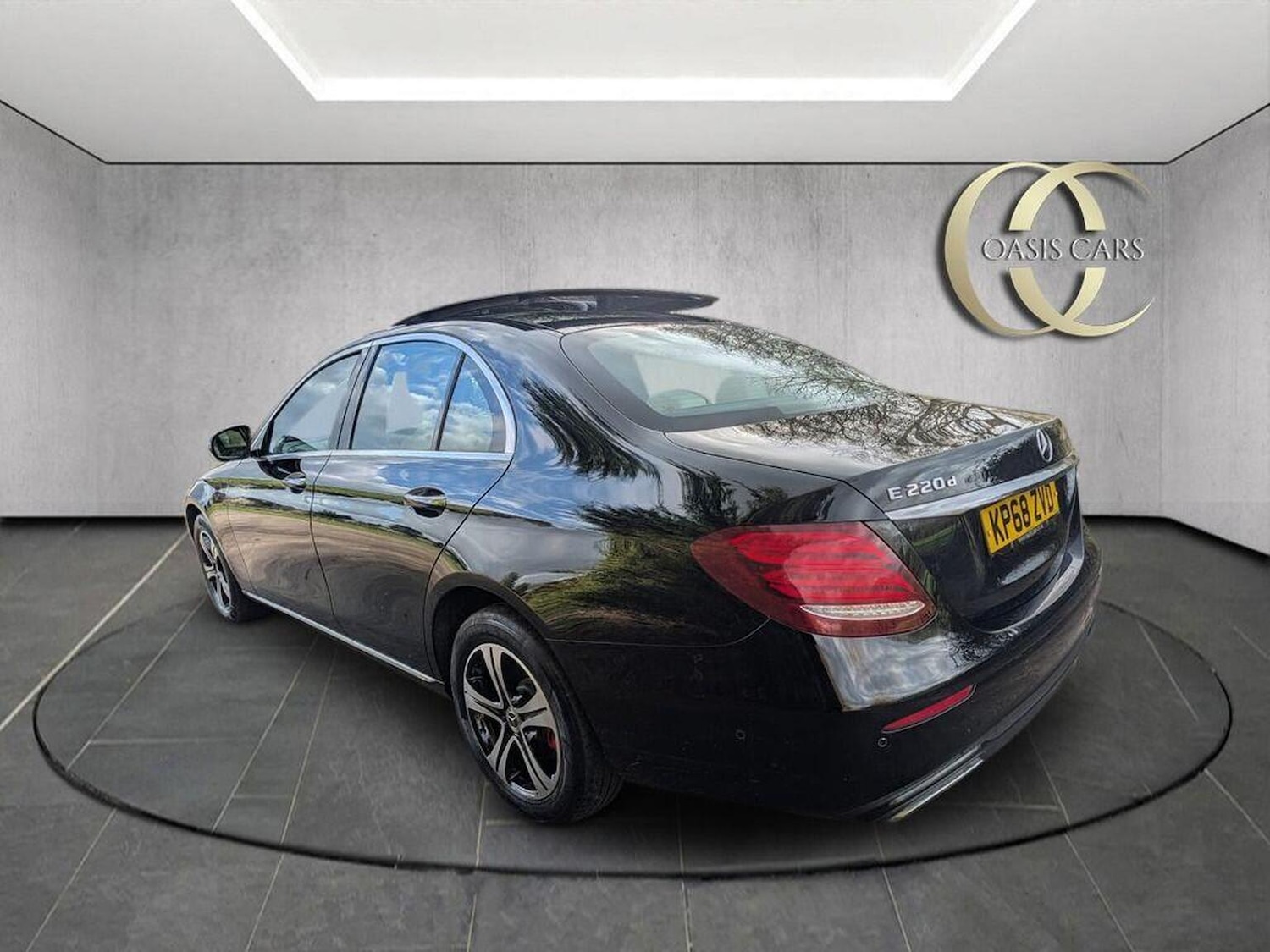 Used Mercedes-Benz E Class 2018 for sale - 77707287: Photo 11