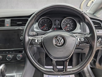 Used Volkswagen Golf 2017 for sale - 75689509: Photo