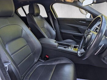 Used Jaguar XE 2018 for sale - 78383304: Photo