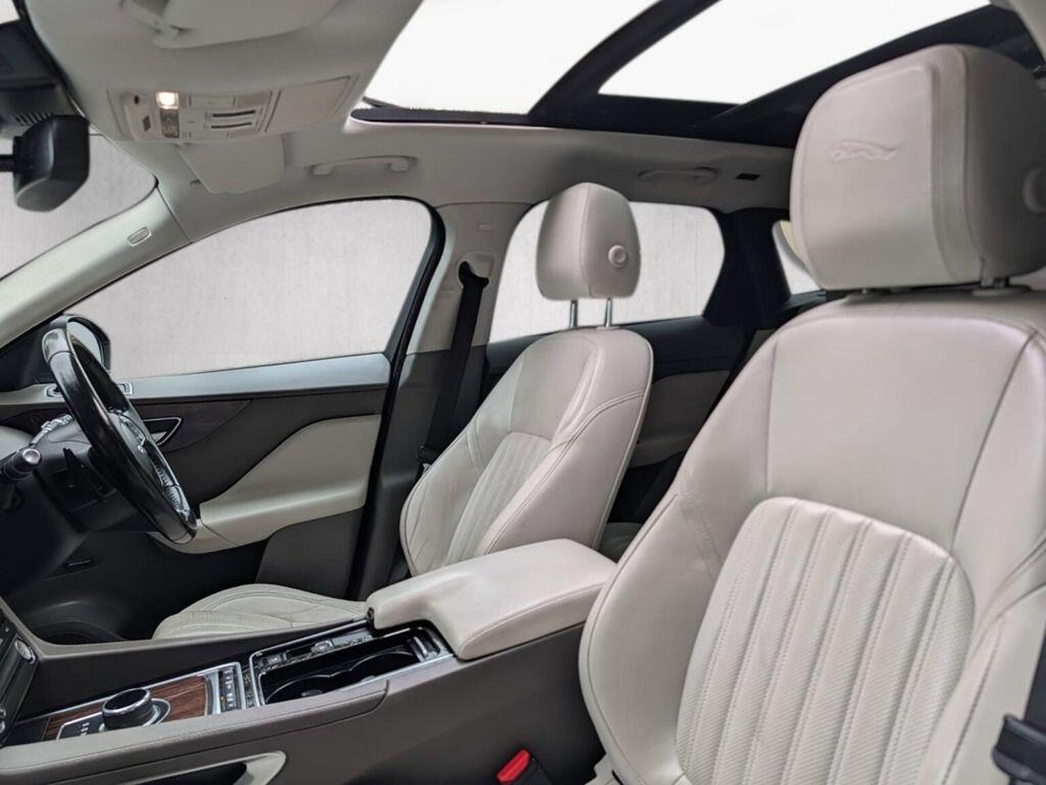 Used Jaguar F-Pace 2016 for sale - 76974302: Photo 2