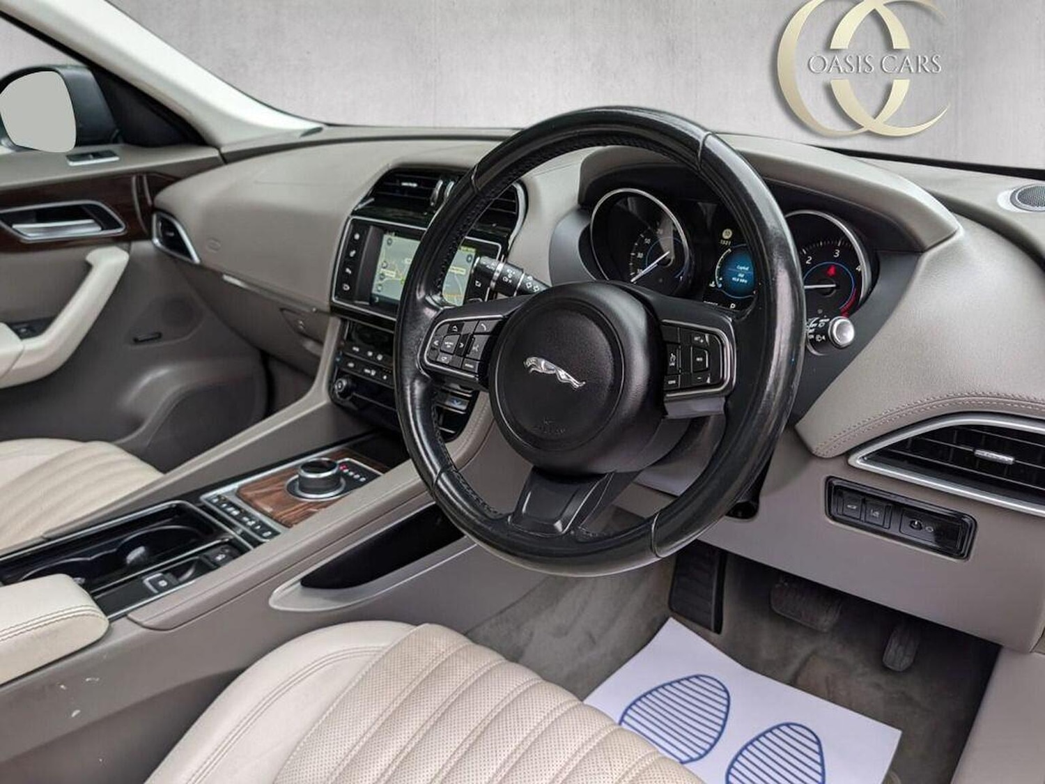 Used Jaguar F-Pace 2016 for sale - 76974302: Photo 4