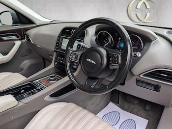 Used Jaguar F-Pace 2016 for sale - 76974302: Photo