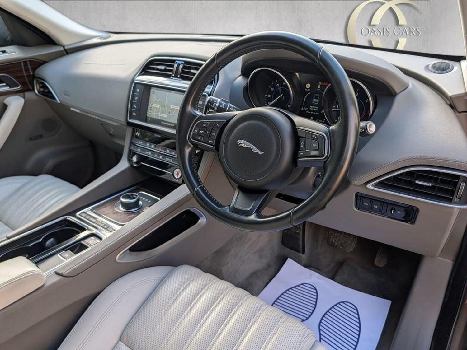 Used Jaguar F-Pace 2016 for sale - 77656187: Photo 2