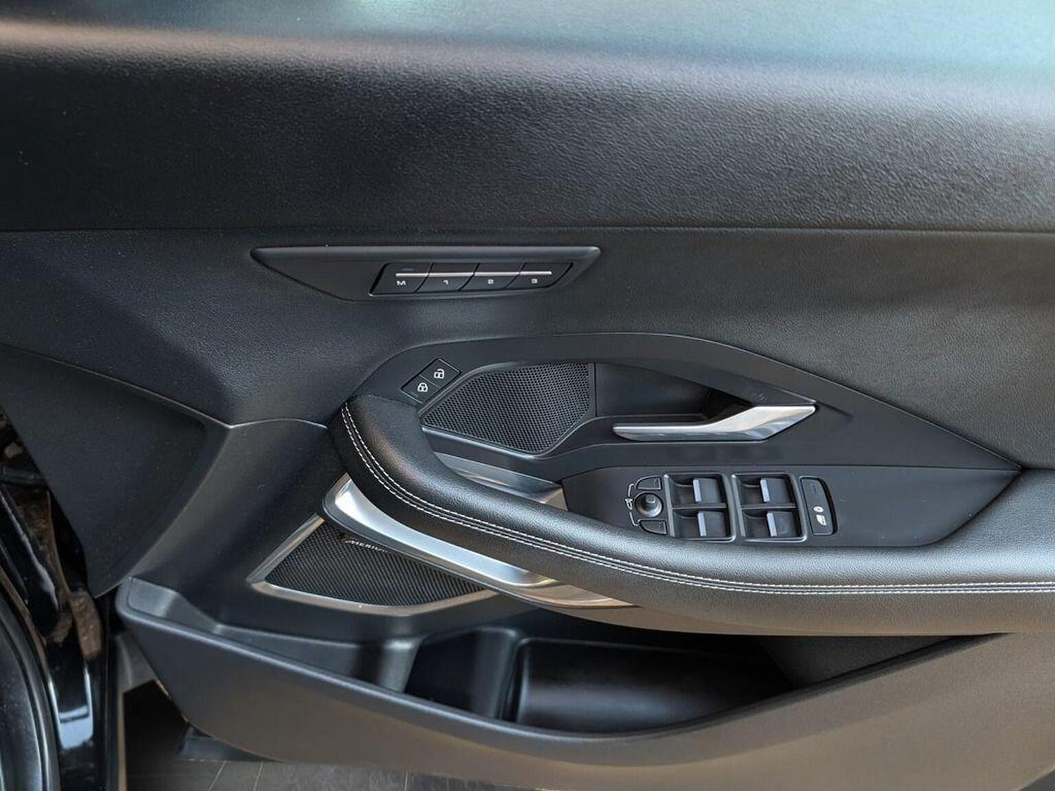 Used Jaguar E-Pace 2021 for sale - 76656049: Photo 8